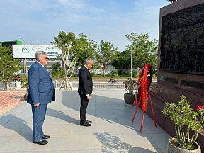 О СОВМЕСТНОЙ ЦЕРЕМОНИИ ВОЗЛОЖЕНИЯ ВЕНКА ОТ РОССИИ И БЕЛАРУСИ К ПАМЯТНИКУ СОВЕТСКИМ ЛЕТЧИКАМ ВО ВЬЕНТЬЯНЕ